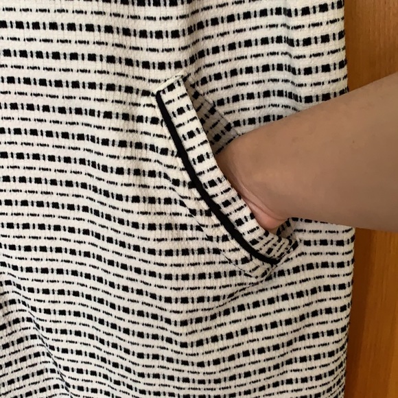 Loft Petite Black and White Sleeveless Dress - Picture 6 of 10